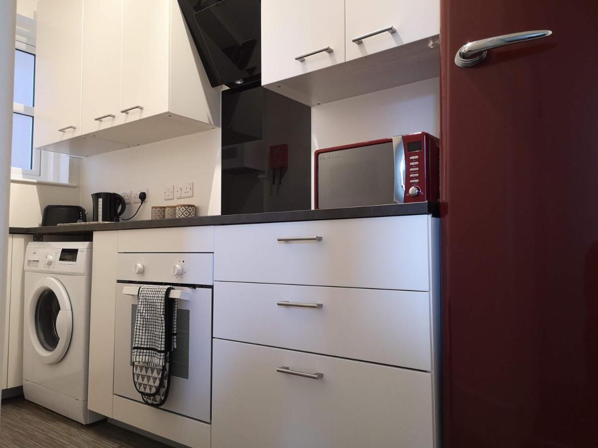 2 Bedroom Apartment At Kent Escapes Short Lets & Serviced Accommodation Kent, Bouverie Escape Folkestone With Wifi 外观 照片
