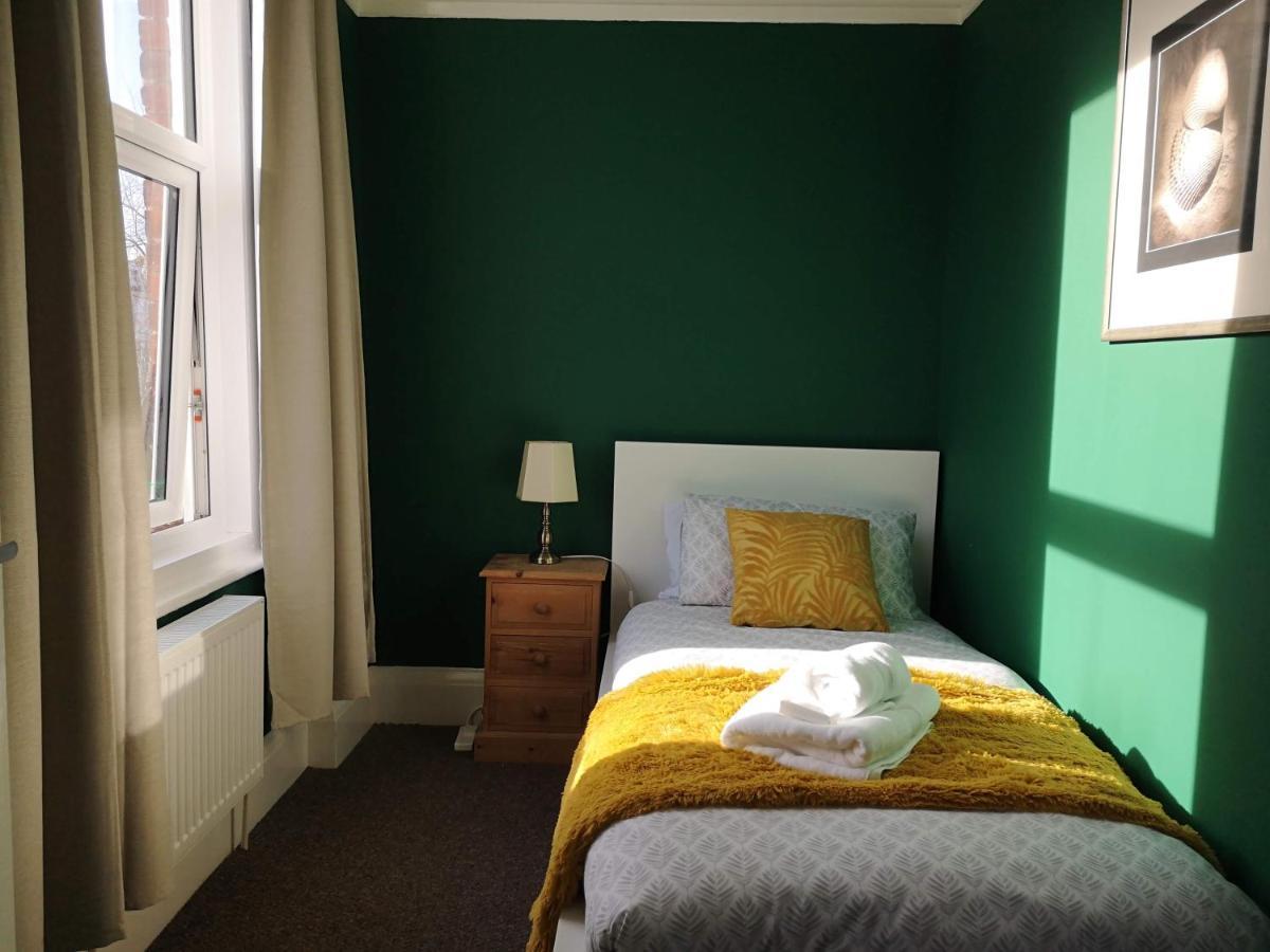 2 Bedroom Apartment At Kent Escapes Short Lets & Serviced Accommodation Kent, Bouverie Escape Folkestone With Wifi 外观 照片