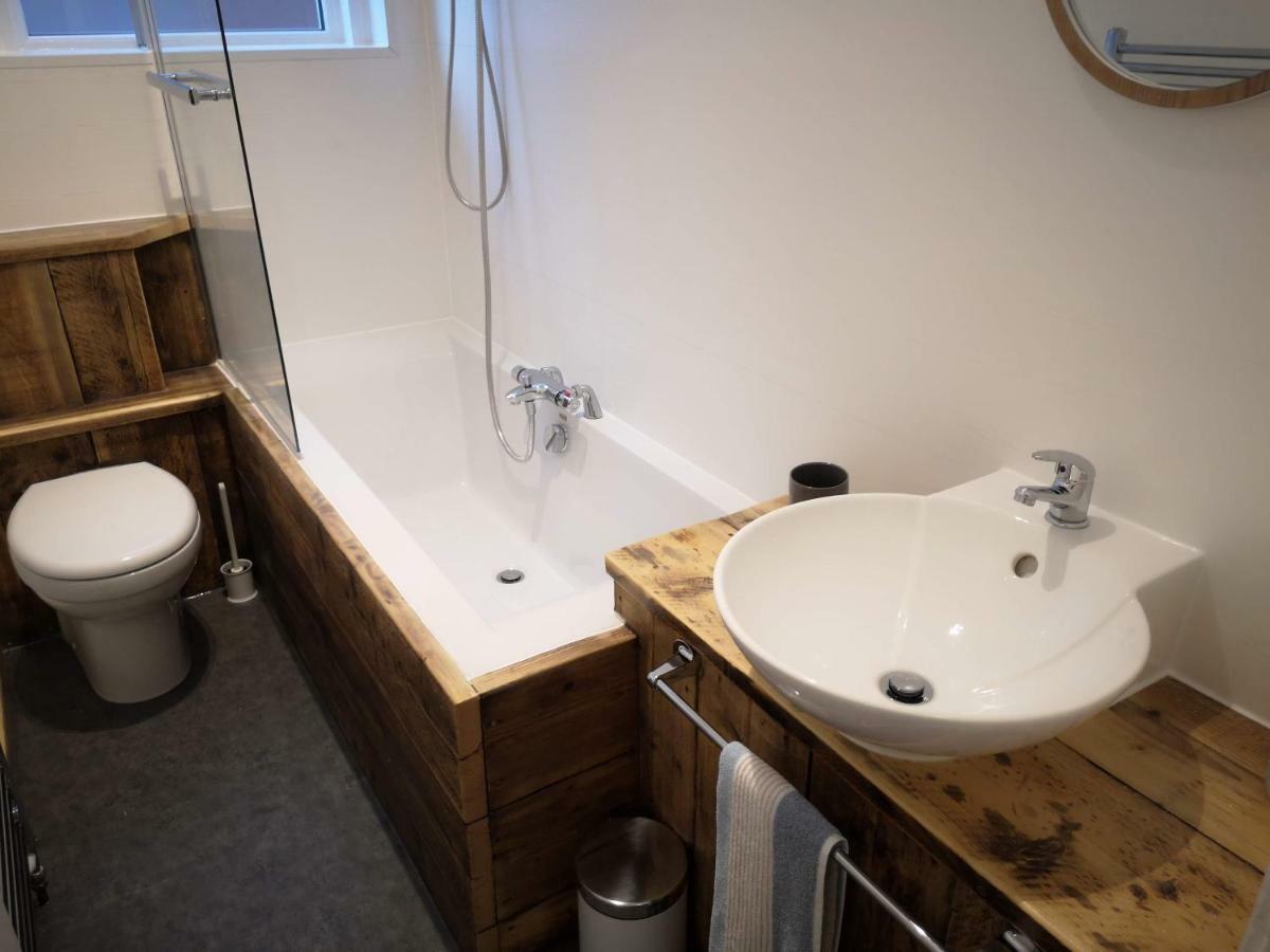 2 Bedroom Apartment At Kent Escapes Short Lets & Serviced Accommodation Kent, Bouverie Escape Folkestone With Wifi 外观 照片