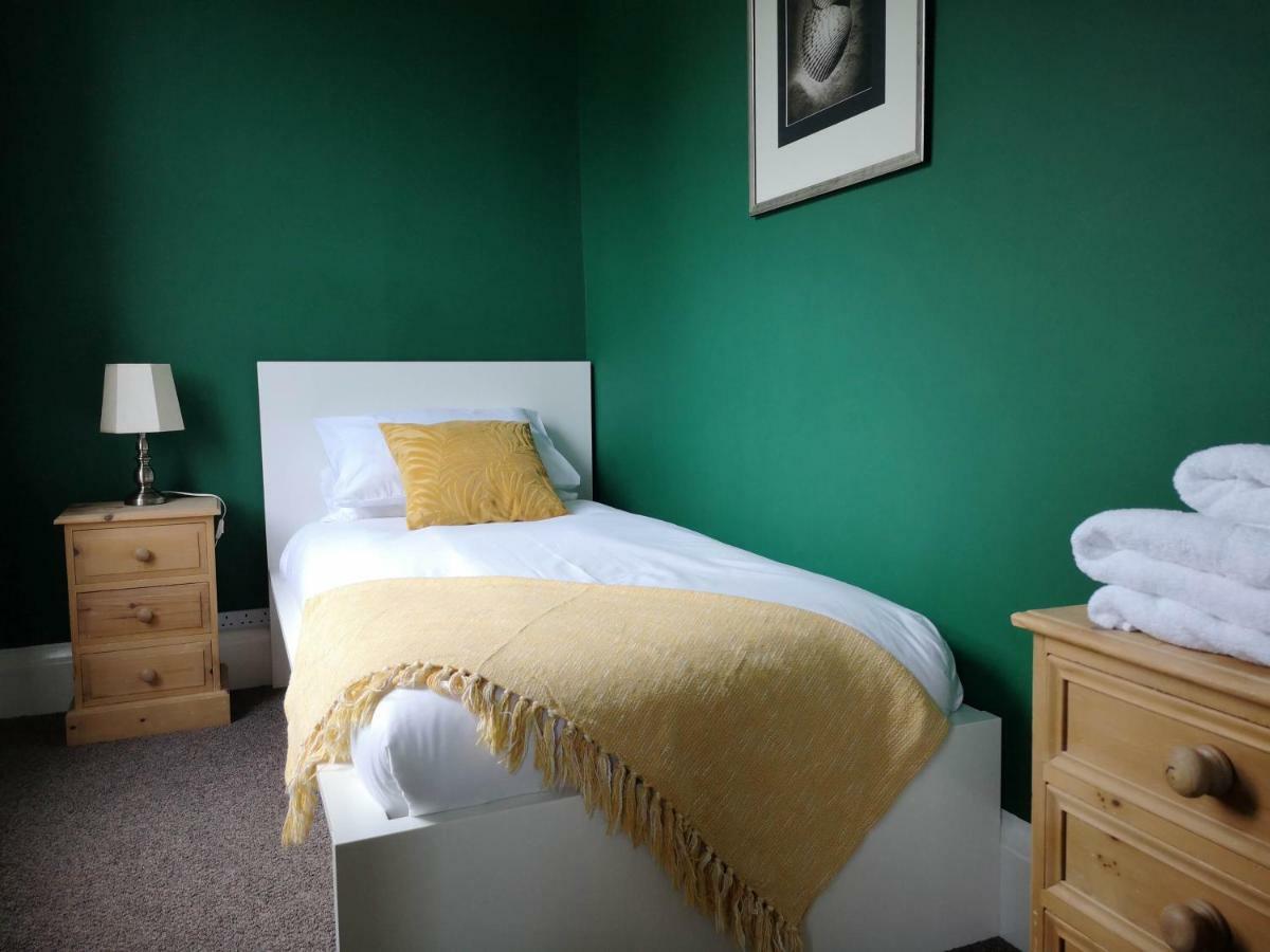 2 Bedroom Apartment At Kent Escapes Short Lets & Serviced Accommodation Kent, Bouverie Escape Folkestone With Wifi 外观 照片