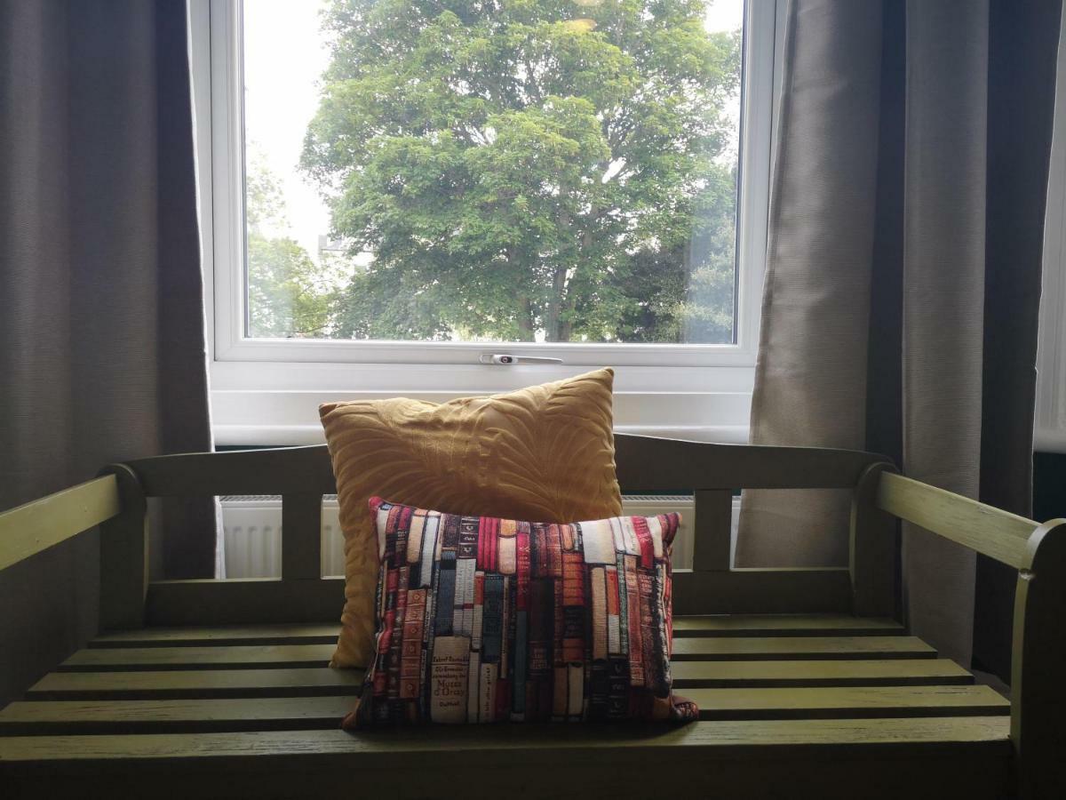 2 Bedroom Apartment At Kent Escapes Short Lets & Serviced Accommodation Kent, Bouverie Escape Folkestone With Wifi 外观 照片