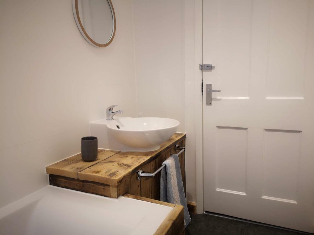2 Bedroom Apartment At Kent Escapes Short Lets & Serviced Accommodation Kent, Bouverie Escape Folkestone With Wifi 外观 照片