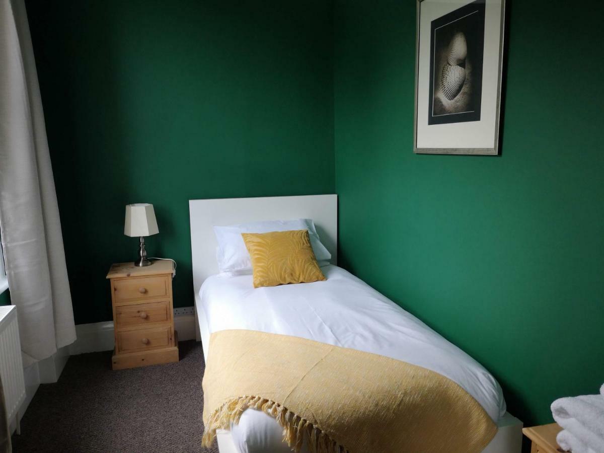 2 Bedroom Apartment At Kent Escapes Short Lets & Serviced Accommodation Kent, Bouverie Escape Folkestone With Wifi 外观 照片